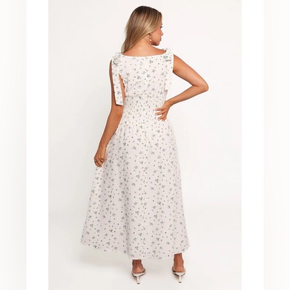 NWT Petal + Pup Leticia White/BlueFloral Tie-Shoulder Smocked Midi Dress size M - Picture 3 of 8